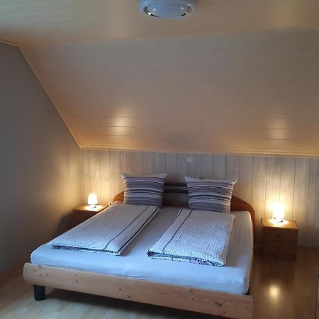 Ferienwohnung Van Den Berg เรส ภายนอก รูปภาพ