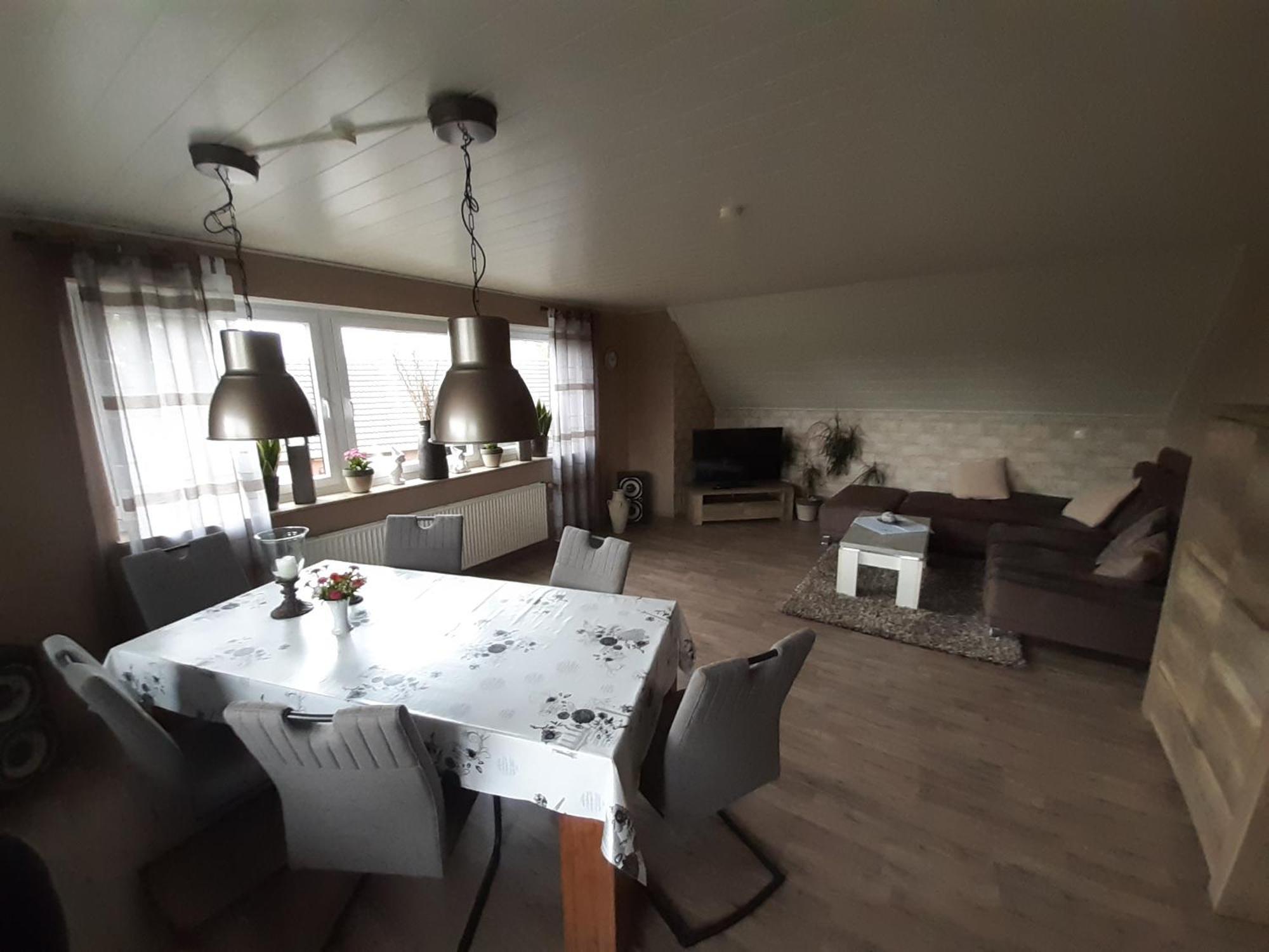 Ferienwohnung Van Den Berg เรส ภายนอก รูปภาพ