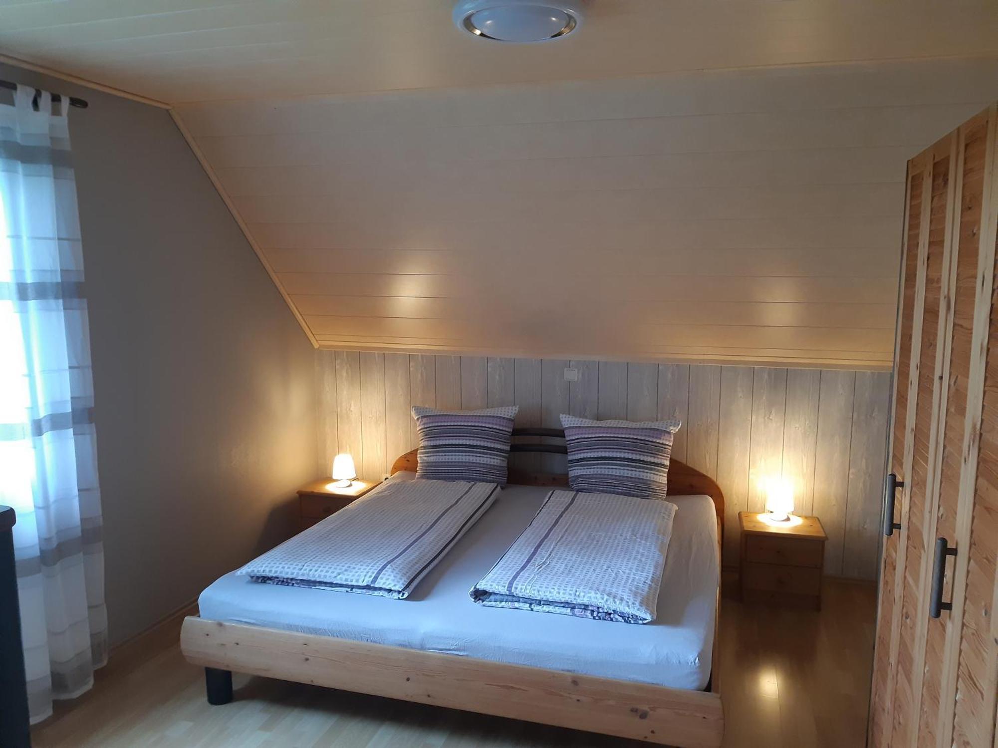 Ferienwohnung Van Den Berg เรส ภายนอก รูปภาพ